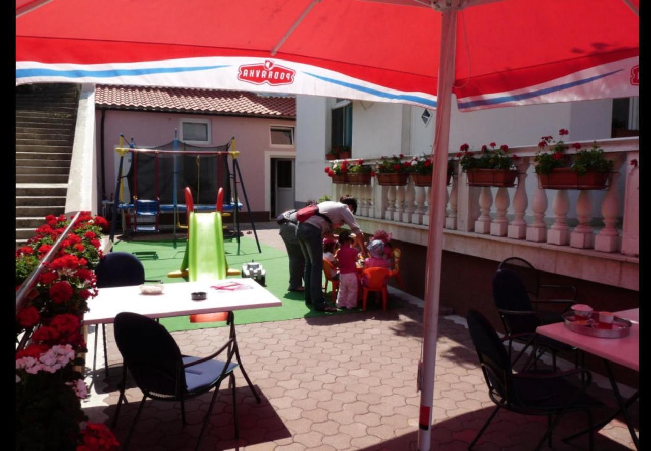 Lux Hotel Pansion Jablanac Exterior photo